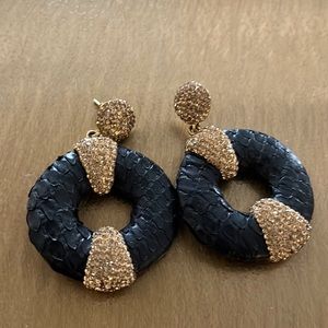 Stunning leather earring with beautiful stone